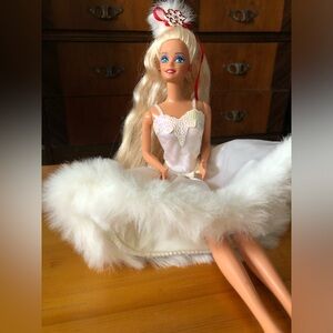 Vintage 1989 Happy Holidays Special Edition Christmas Holiday Barbie Doll